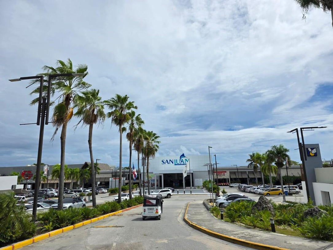 Locales Comerciales en Alquiler – 164 m² | San Juan Shopping Center | Punta Cana