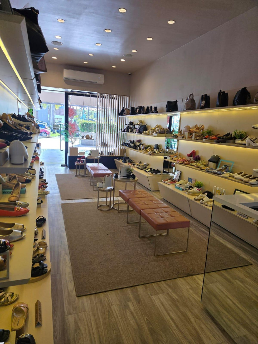 Locales Comerciales en Alquiler – 164 m² | San Juan Shopping Center | Punta Cana