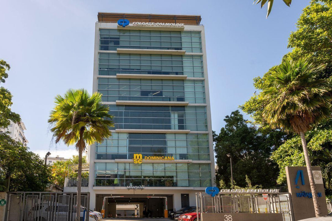 Oficinas Corporativas en Alquiler – 515 m² y 1,030 m² | Edificio Empresarial en Naco | Santo Domingo