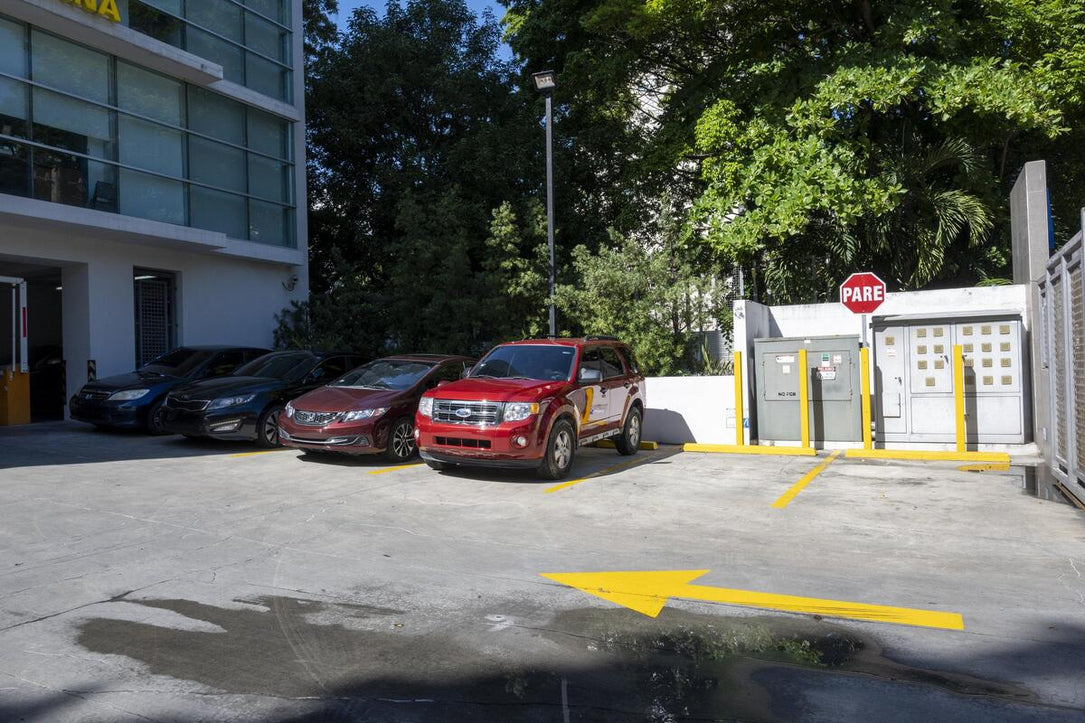 Oficinas Corporativas en Alquiler – 515 m² y 1,030 m² | Edificio Empresarial en Naco | Santo Domingo