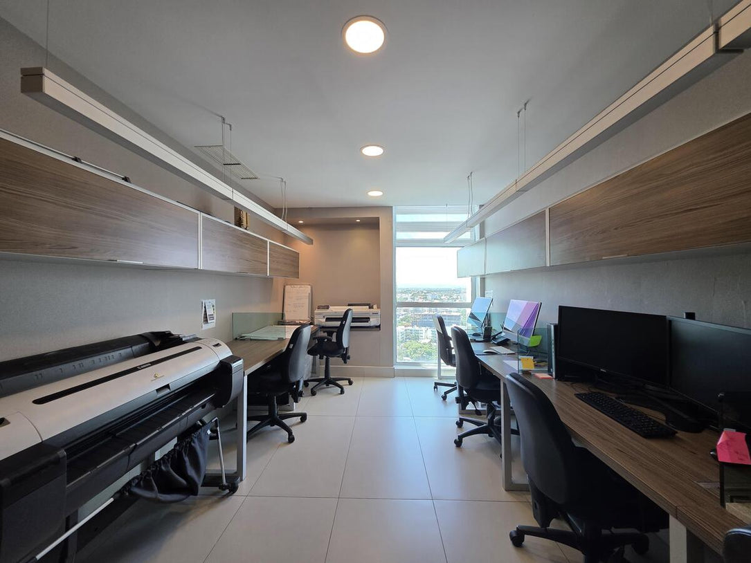 Oficina Corporativa Amueblada en Alquiler  y Venta – 235 m² | Torre Fórum, Santo Domingo