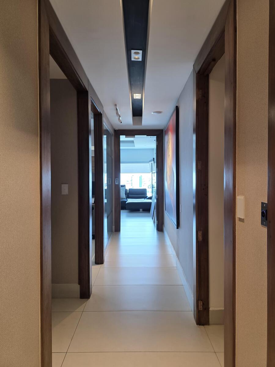 Oficina Corporativa Amueblada en Alquiler  y Venta – 235 m² | Torre Fórum, Santo Domingo