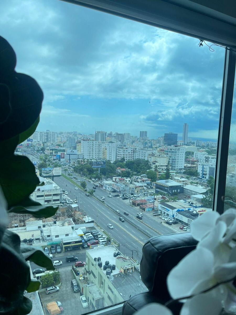 Oficina Corporativa Amueblada en Alquiler  y Venta – 235 m² | Torre Fórum, Santo Domingo