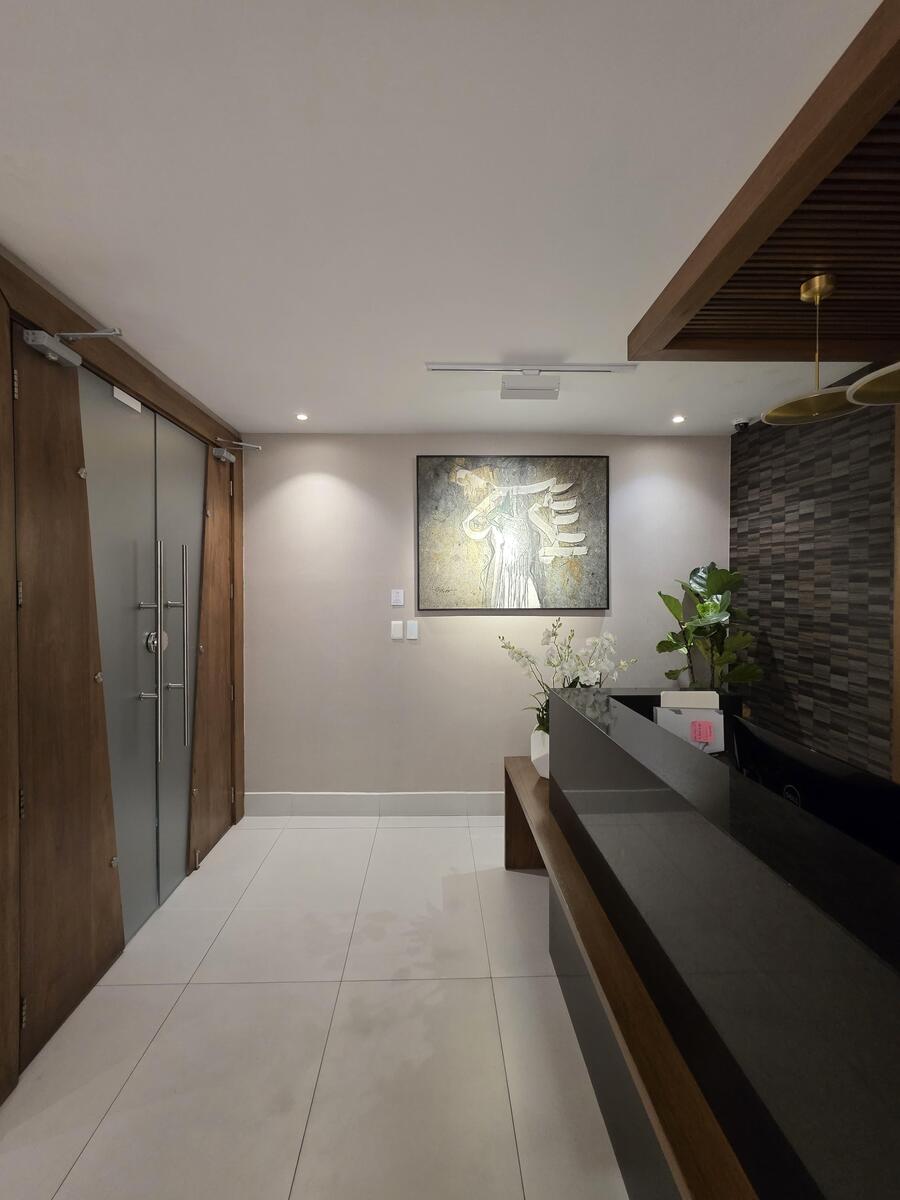 Oficina Corporativa Amueblada en Alquiler  y Venta – 235 m² | Torre Fórum, Santo Domingo