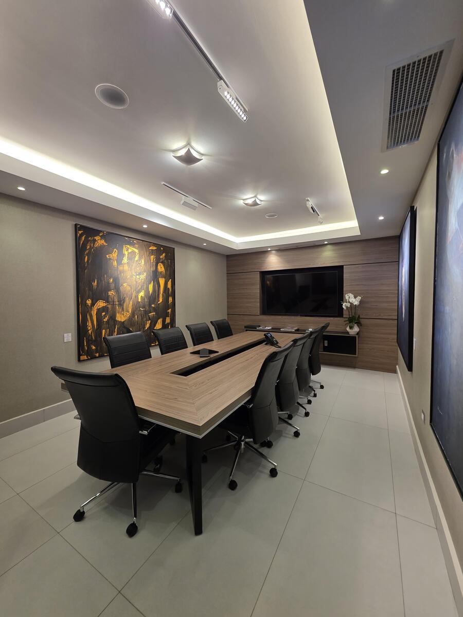 Oficina Corporativa Amueblada en Alquiler  y Venta – 235 m² | Torre Fórum, Santo Domingo