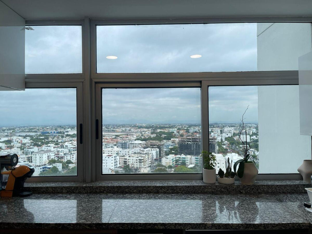 Oficina Corporativa Amueblada en Alquiler  y Venta – 235 m² | Torre Fórum, Santo Domingo