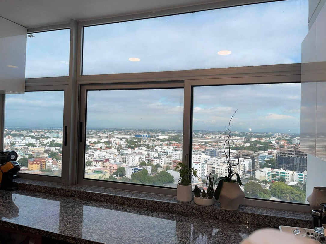 Oficina Corporativa Amueblada en Alquiler  y Venta – 235 m² | Torre Fórum, Santo Domingo