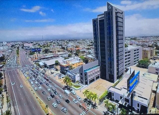 Oficina Corporativa Amueblada en Alquiler  y Venta – 235 m² | Torre Fórum, Santo Domingo