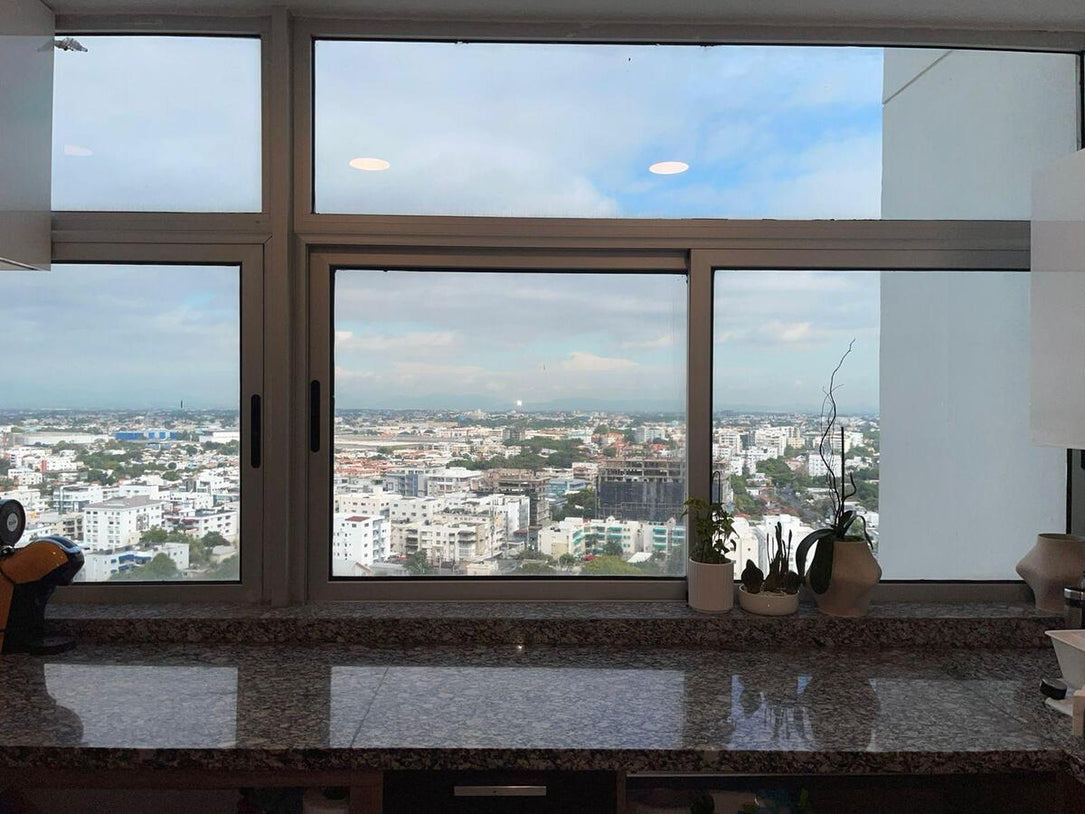 Oficina Corporativa Amueblada en Alquiler  y Venta – 235 m² | Torre Fórum, Santo Domingo