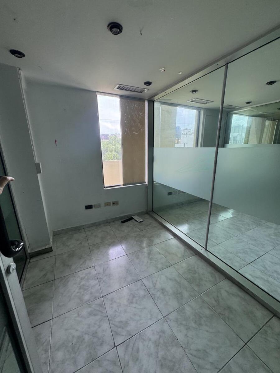 Oficina alquiler Unicentro Piantini Santo Domingo