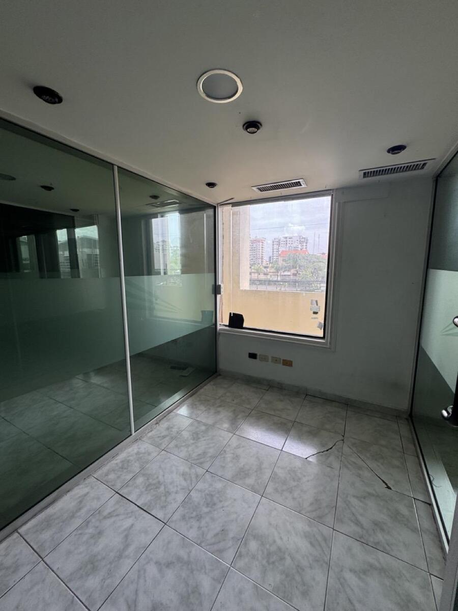 Oficina alquiler Unicentro Piantini Santo Domingo