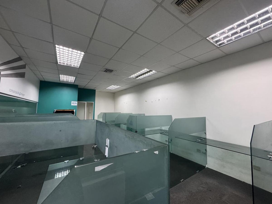 Oficina alquiler Unicentro Piantini Santo Domingo