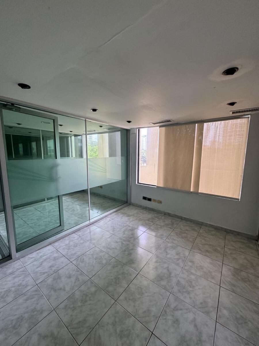 Oficina alquiler Unicentro Piantini Santo Domingo