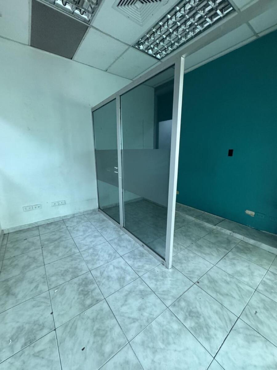 Oficina alquiler Unicentro Piantini Santo Domingo