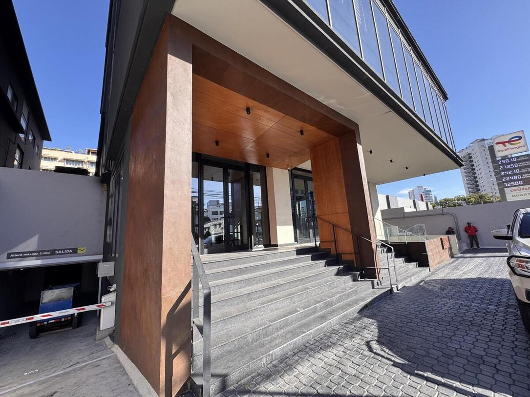 Oficinas alquiler adecuadas Naco Santo Domingo