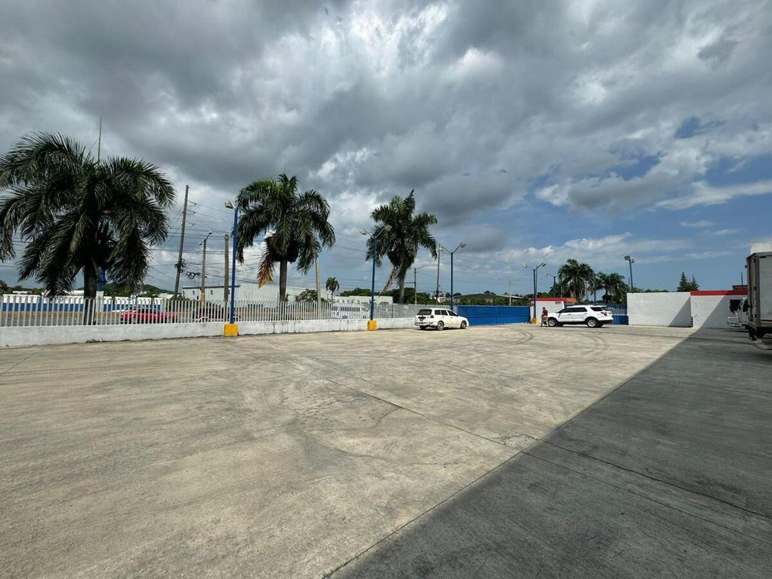 Naves industriales Aut. Duarte Santo Domingo Oeste