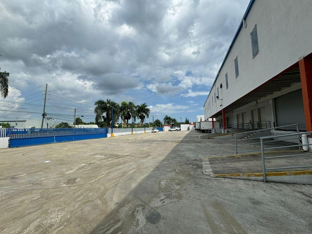 Naves industriales Aut. Duarte Santo Domingo Oeste