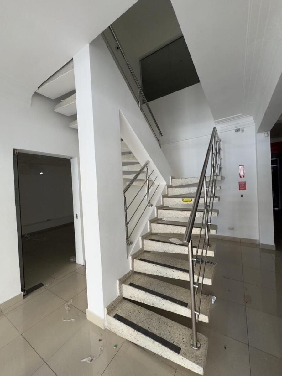 Edificio oficinas alquiler La Esperilla Santo Domingo