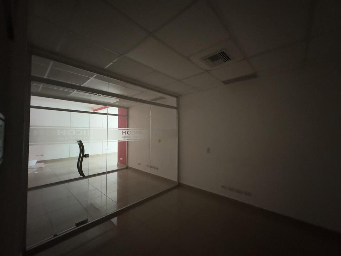 Edificio oficinas alquiler La Esperilla Santo Domingo