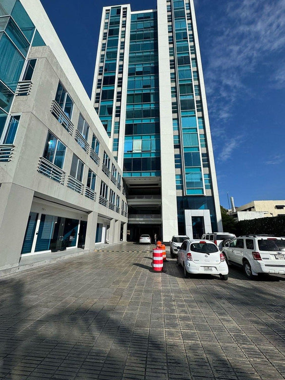 Oficina en Venta de 51.21 m² en Santo Domingo – Av. 27 de Febrero, Torre Forum
