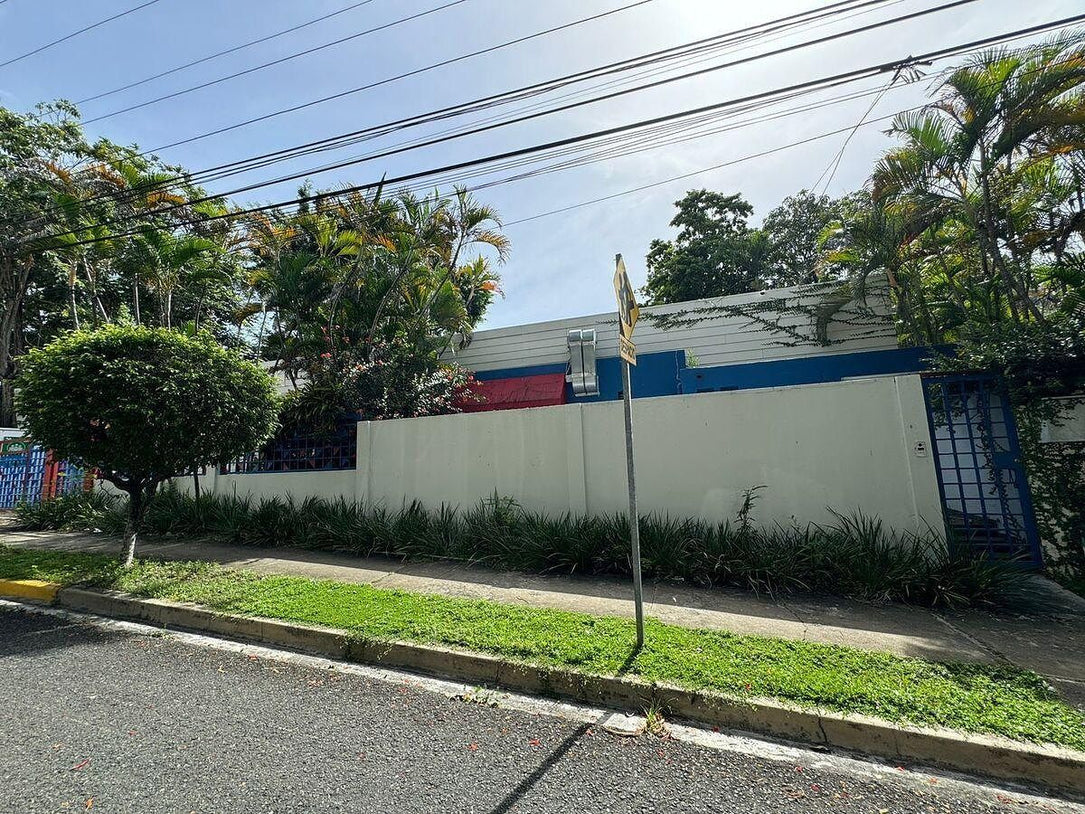 Oficina Independiente en Alquiler – 300 m² | La Julia, Santo Domingo