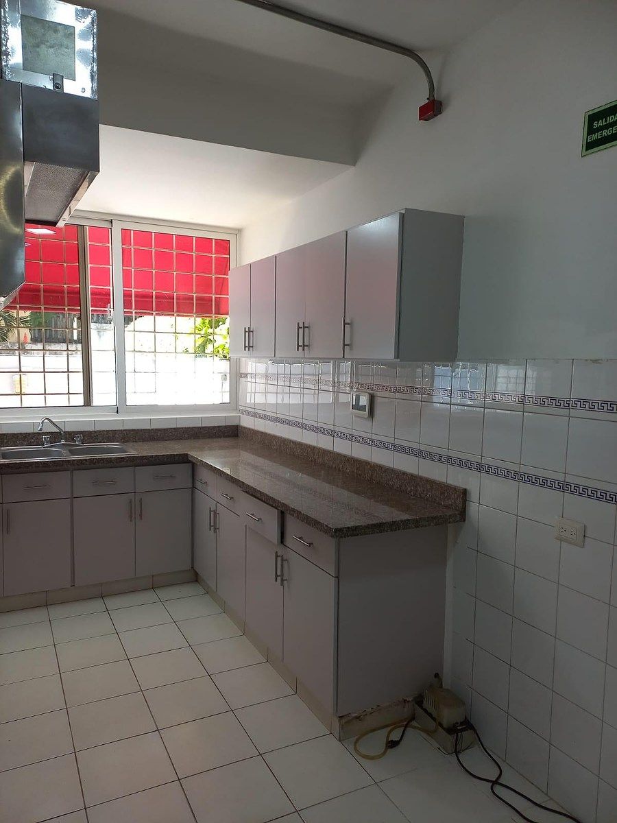 Oficina Independiente en Alquiler – 300 m² | La Julia, Santo Domingo