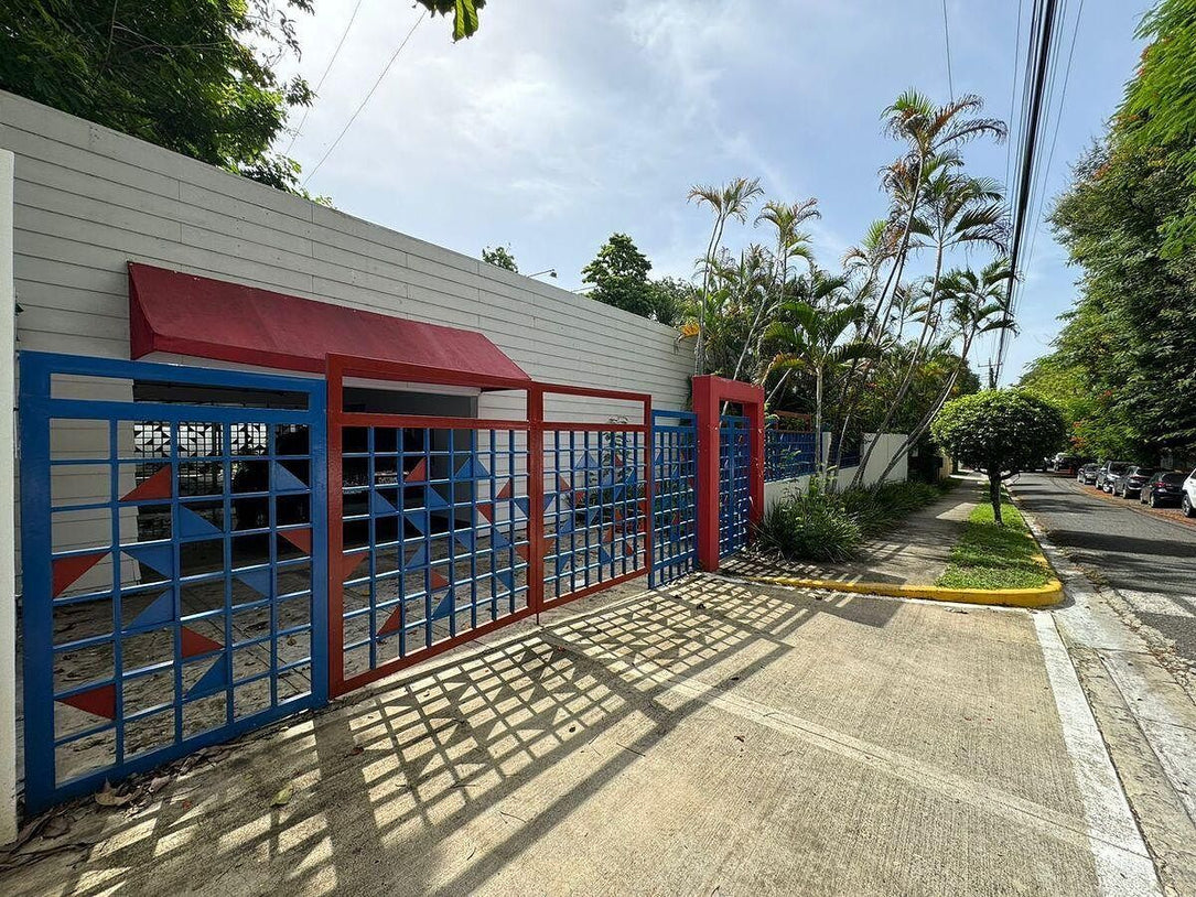 Oficina Independiente en Alquiler – 300 m² | La Julia, Santo Domingo