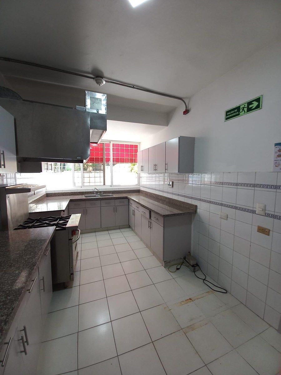 Oficina Independiente en Alquiler – 300 m² | La Julia, Santo Domingo