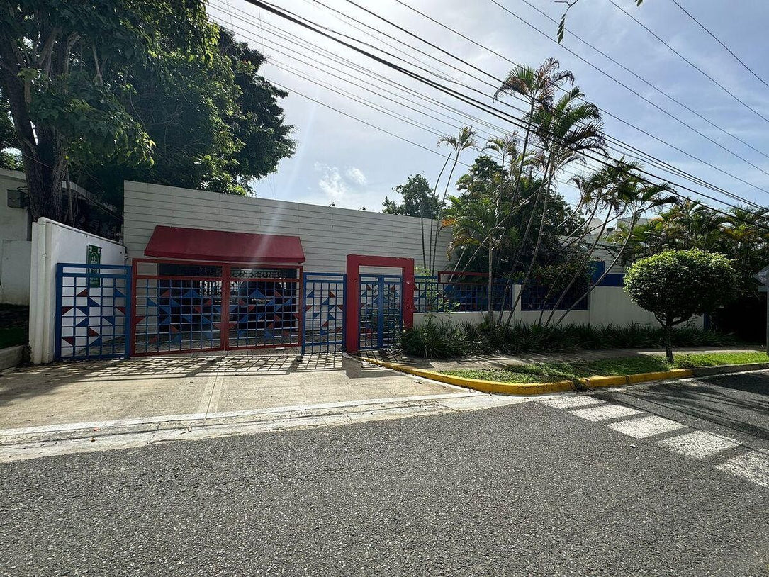 Oficina Independiente en Alquiler – 300 m² | La Julia, Santo Domingo