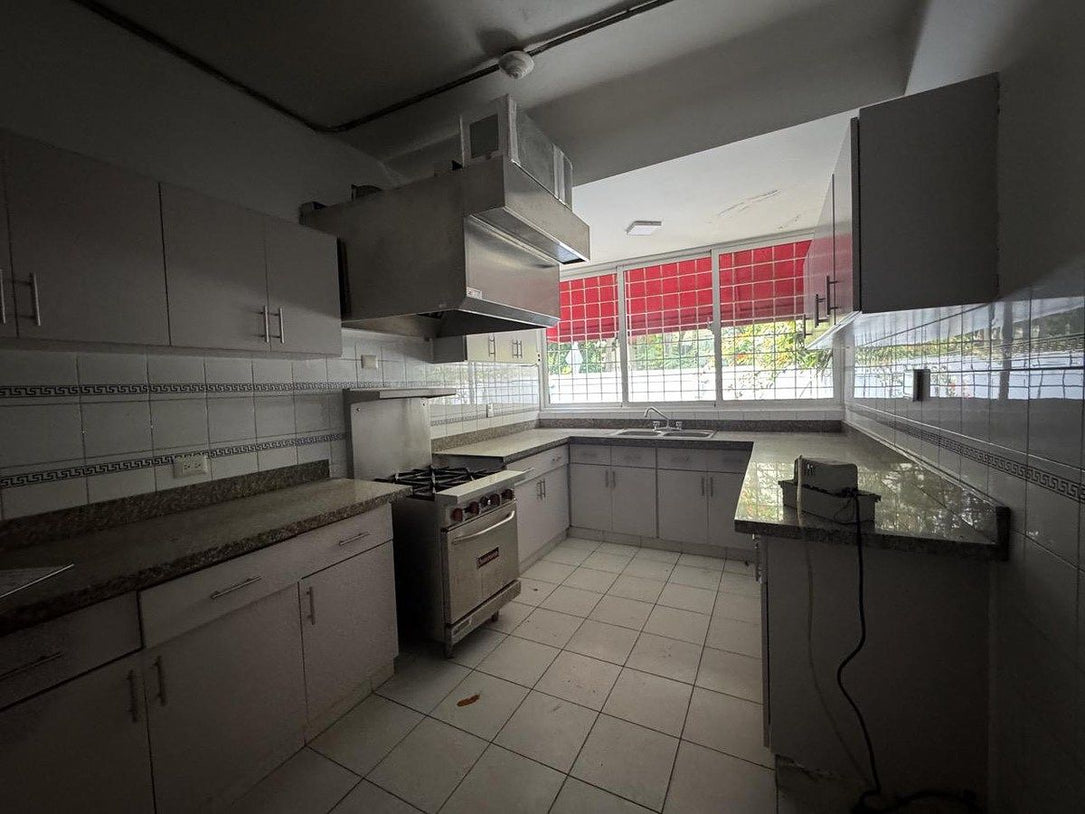 Oficina Independiente en Alquiler – 300 m² | La Julia, Santo Domingo