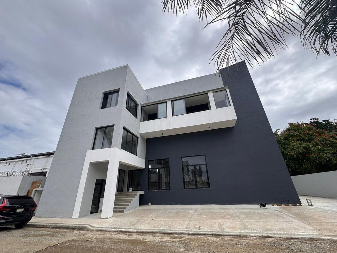 Nave Industrial en Alquiler | 1,827 m² de Construcción | Aut. Duarte