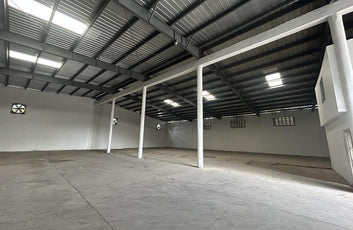 Complejo de Naves y Oficinas en Alquiler – 4,599.66 m2 en Las Américas, Santo Do-1