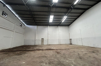 Complejo de Naves y Oficinas en Alquiler – 7,411.48 m2 en Las Américas, Santo Do-16