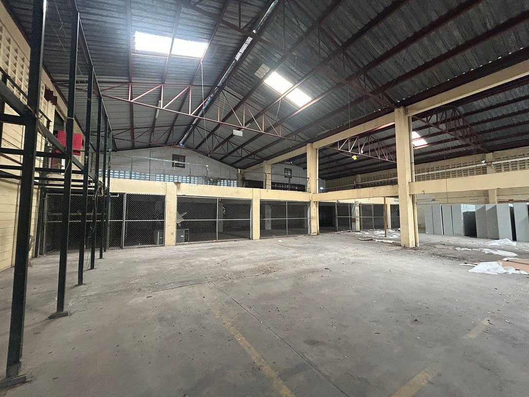 Nave en alquiler 4,300mt2 en Mendoza SDE