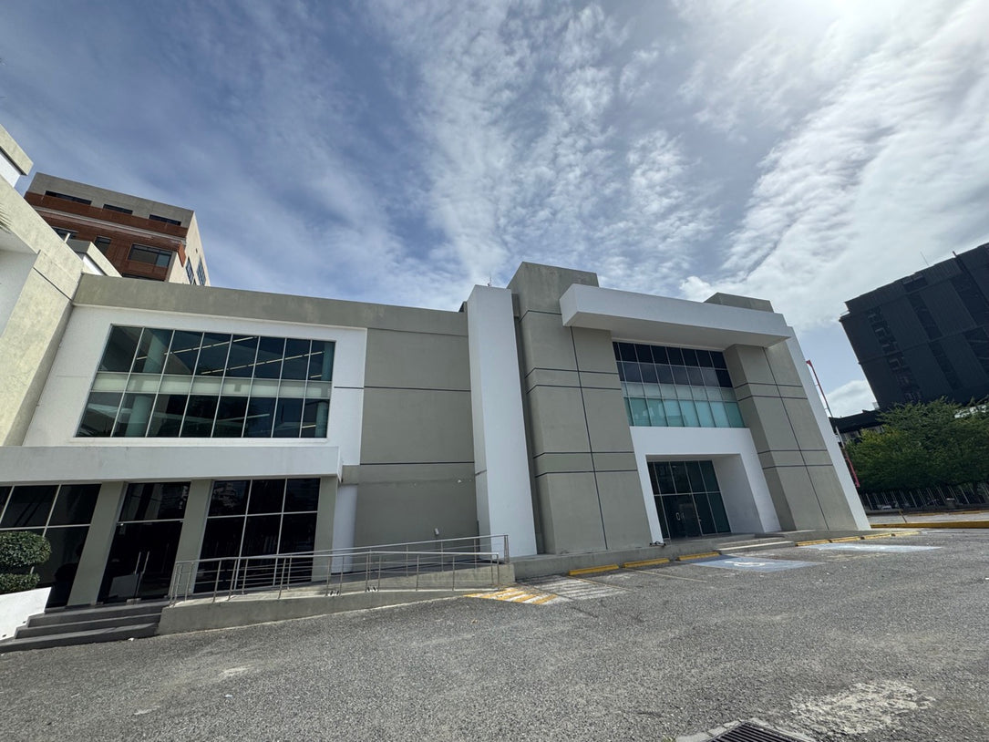 Edificio independiente oficinas Alquiler 5,000 mts2 Naco
