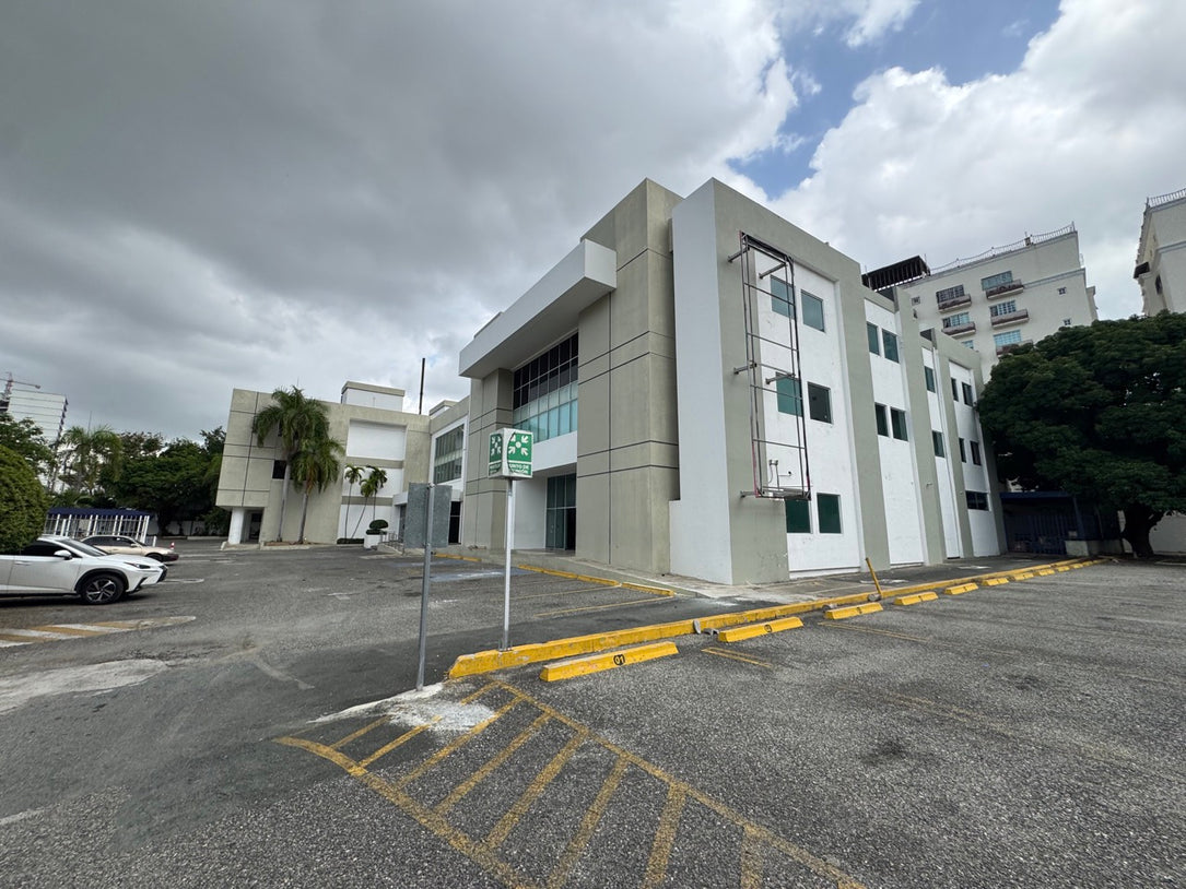 Edificio independiente oficinas Alquiler 5,000 mts2 Naco