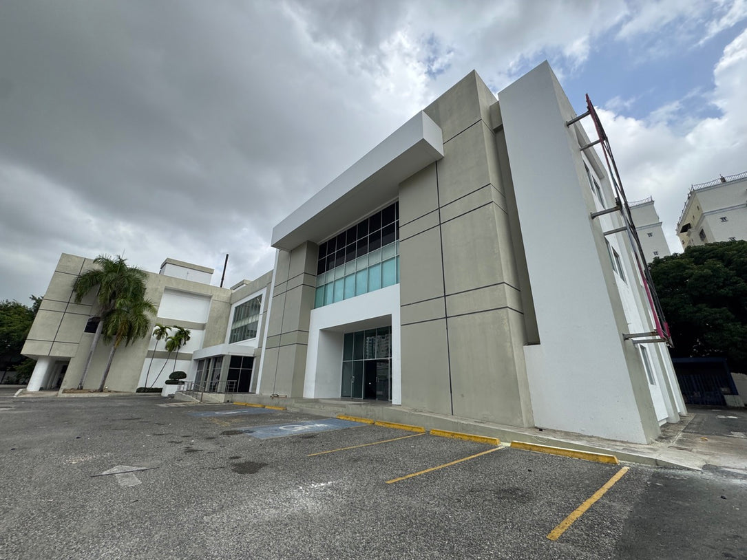 Edificio independiente oficinas Alquiler 5,000 mts2 Naco