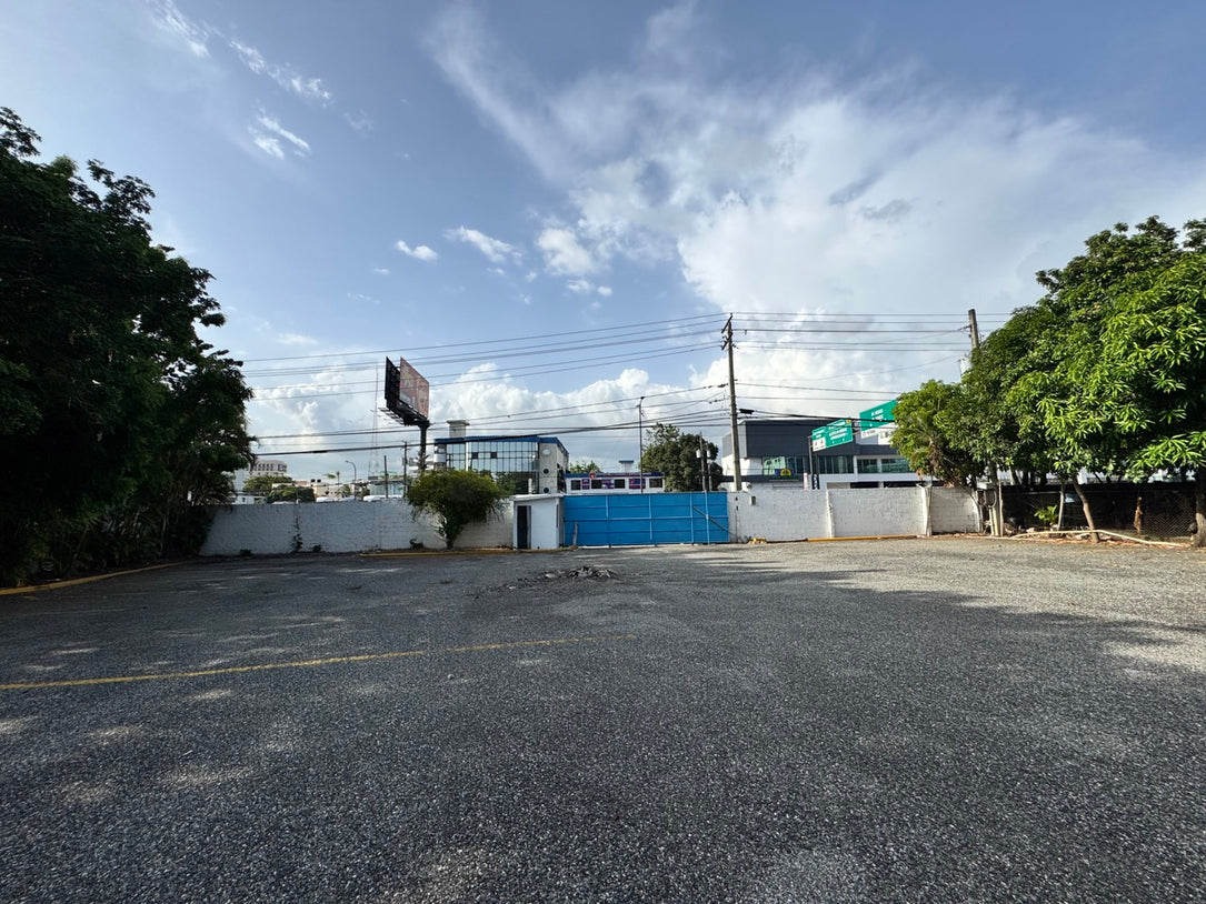 Terreno comercial alquiler 27 de Febrero Gazcue Santo Domingo