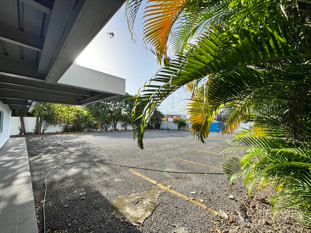 Terreno comercial alquiler 27 de Febrero Gazcue Santo Domingo