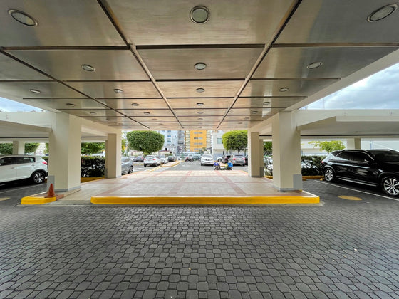 Edificio oficinas alquiler Tiradentes Naco JFK Santo Domingo