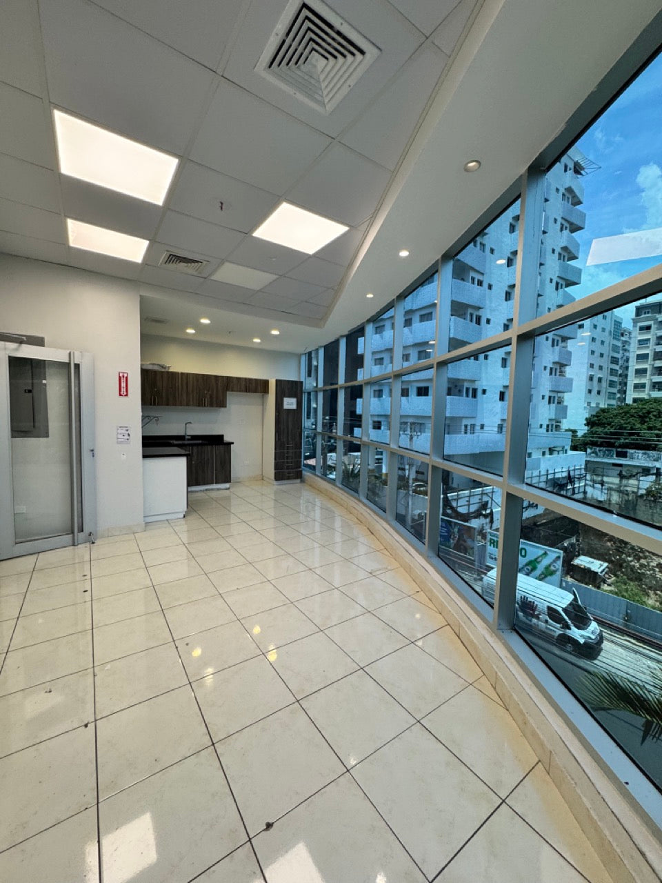 Oficinas alquiler Piantini MIII 501 301 Santo Domingo