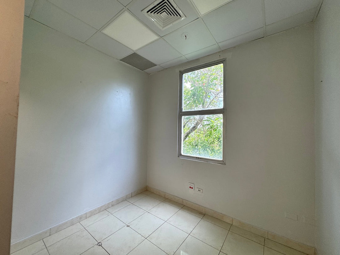 Oficinas alquiler Piantini MIII 501 301 Santo Domingo