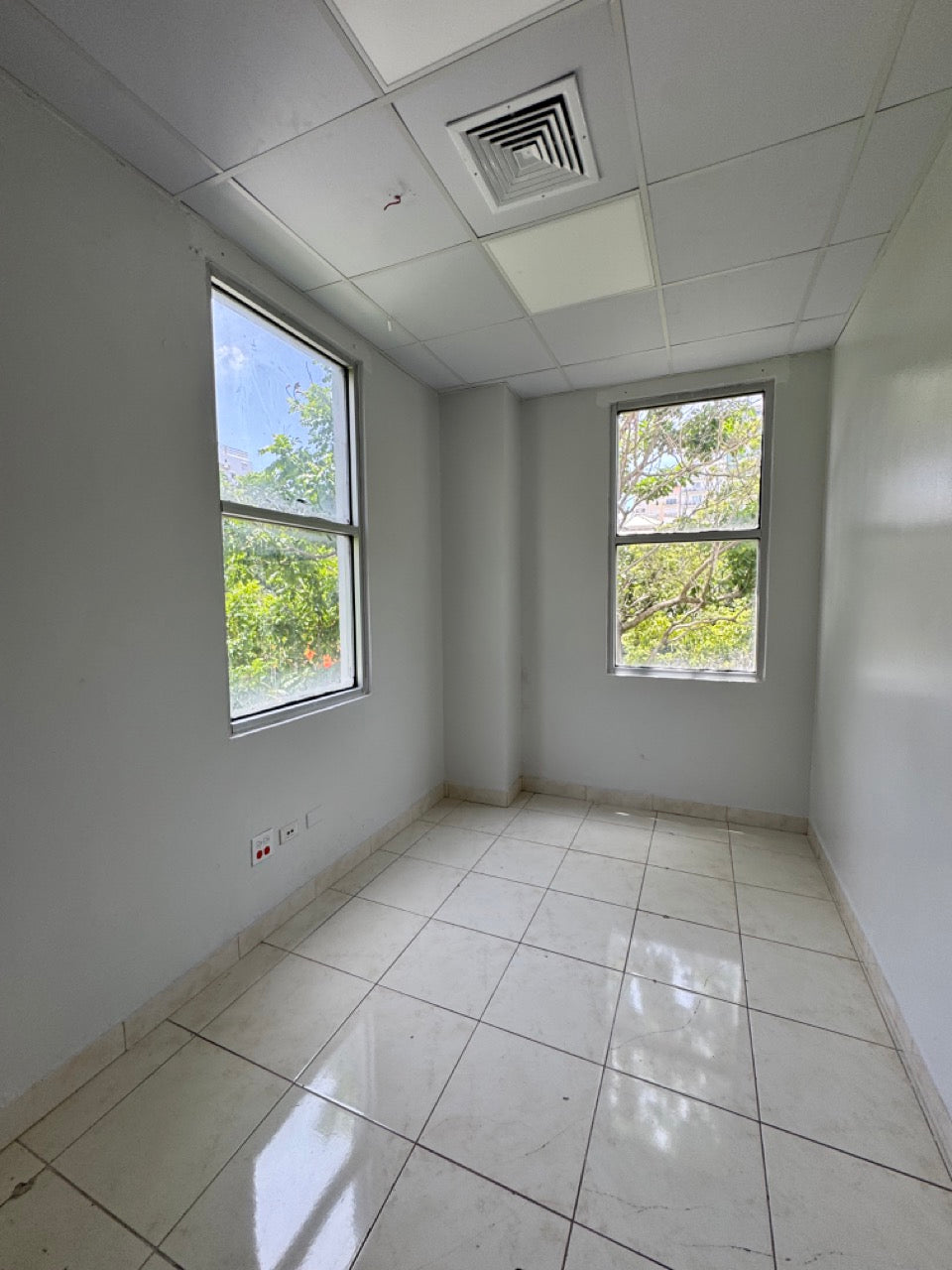 Oficinas alquiler Piantini MIII 301 Santo Domingo