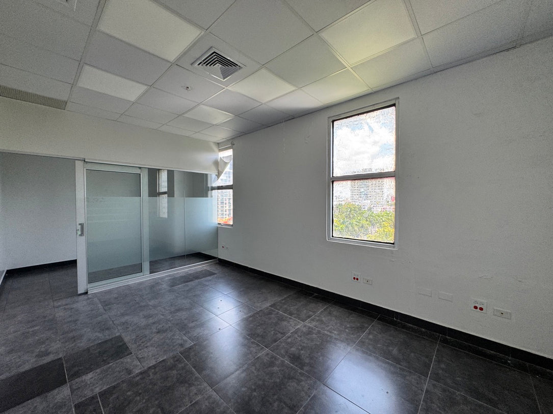 Oficinas alquiler Piantini MIII 501 301 Santo Domingo