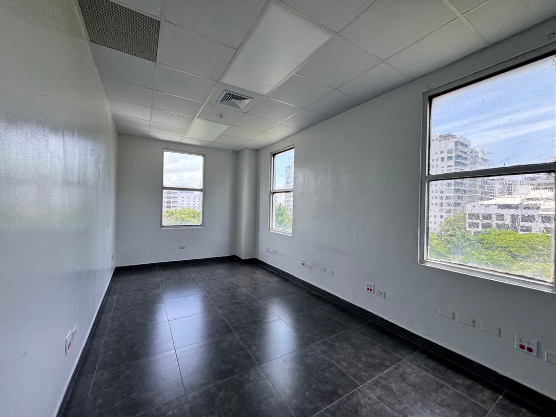 Oficinas alquiler Piantini MIII 501 301 Santo Domingo