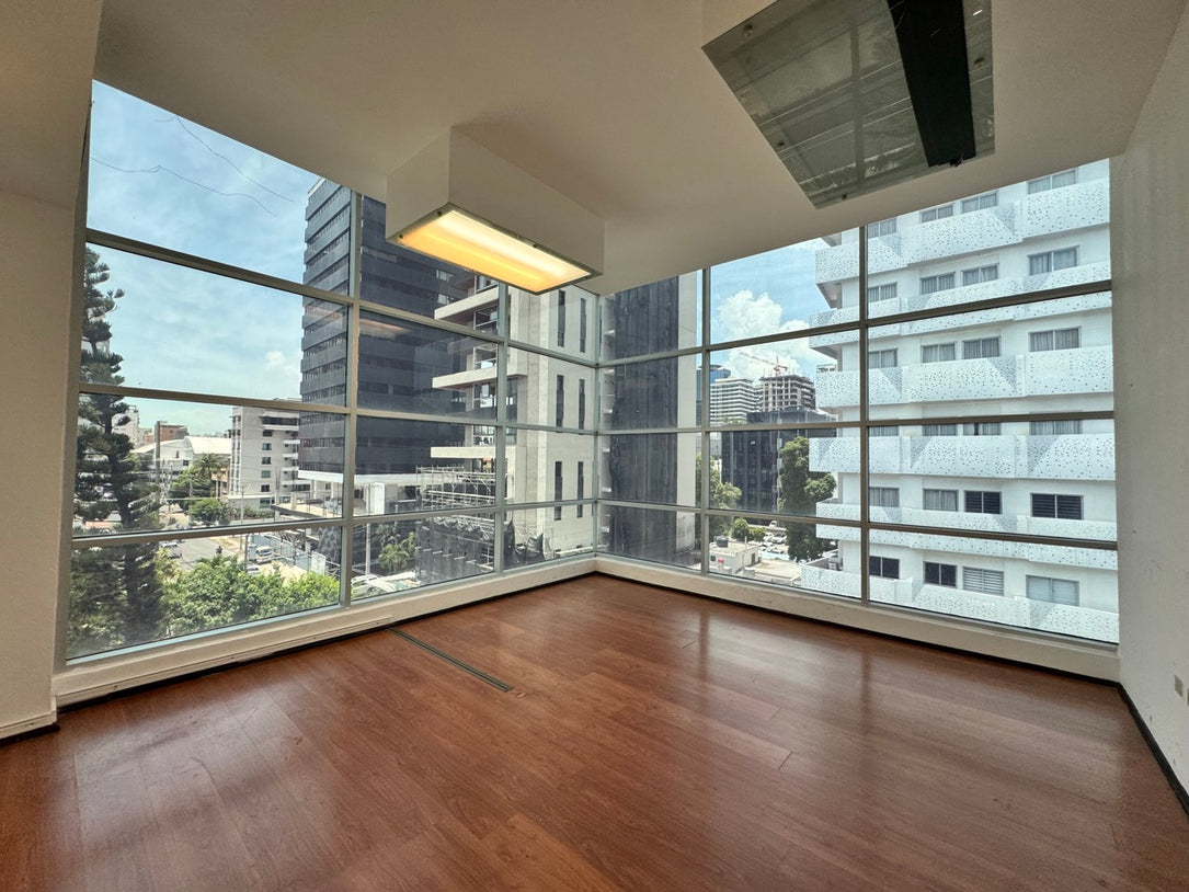 Oficinas alquiler Piantini MIII 401 Santo Domingo