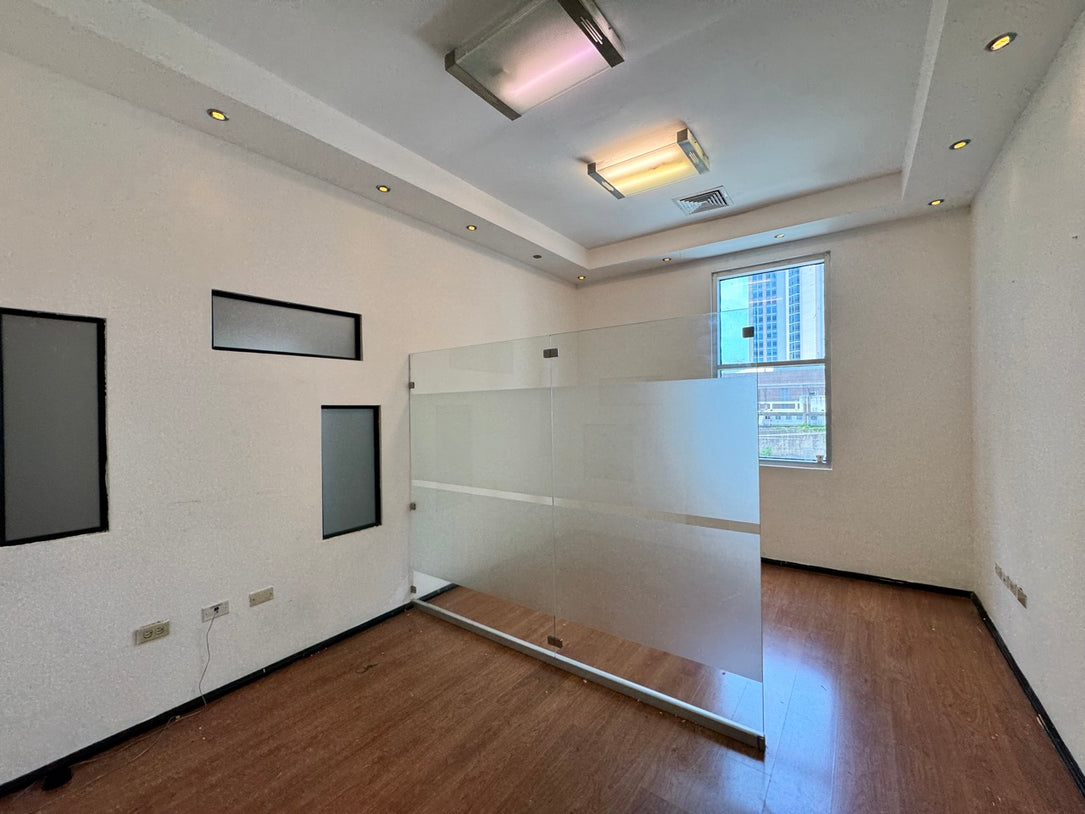 Oficinas alquiler Piantini MIII 401 Santo Domingo