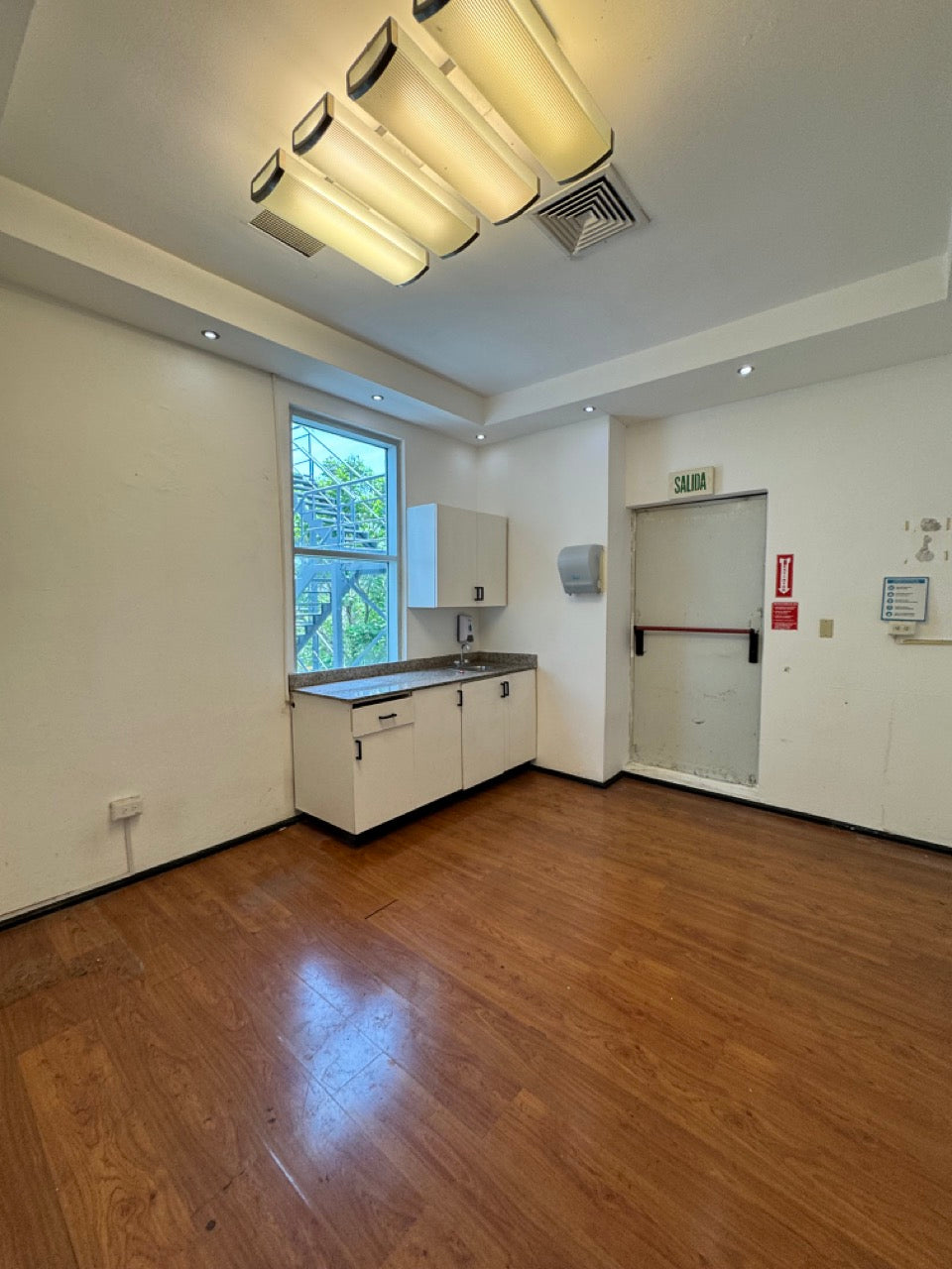 Oficinas alquiler Piantini MIII 401 Santo Domingo