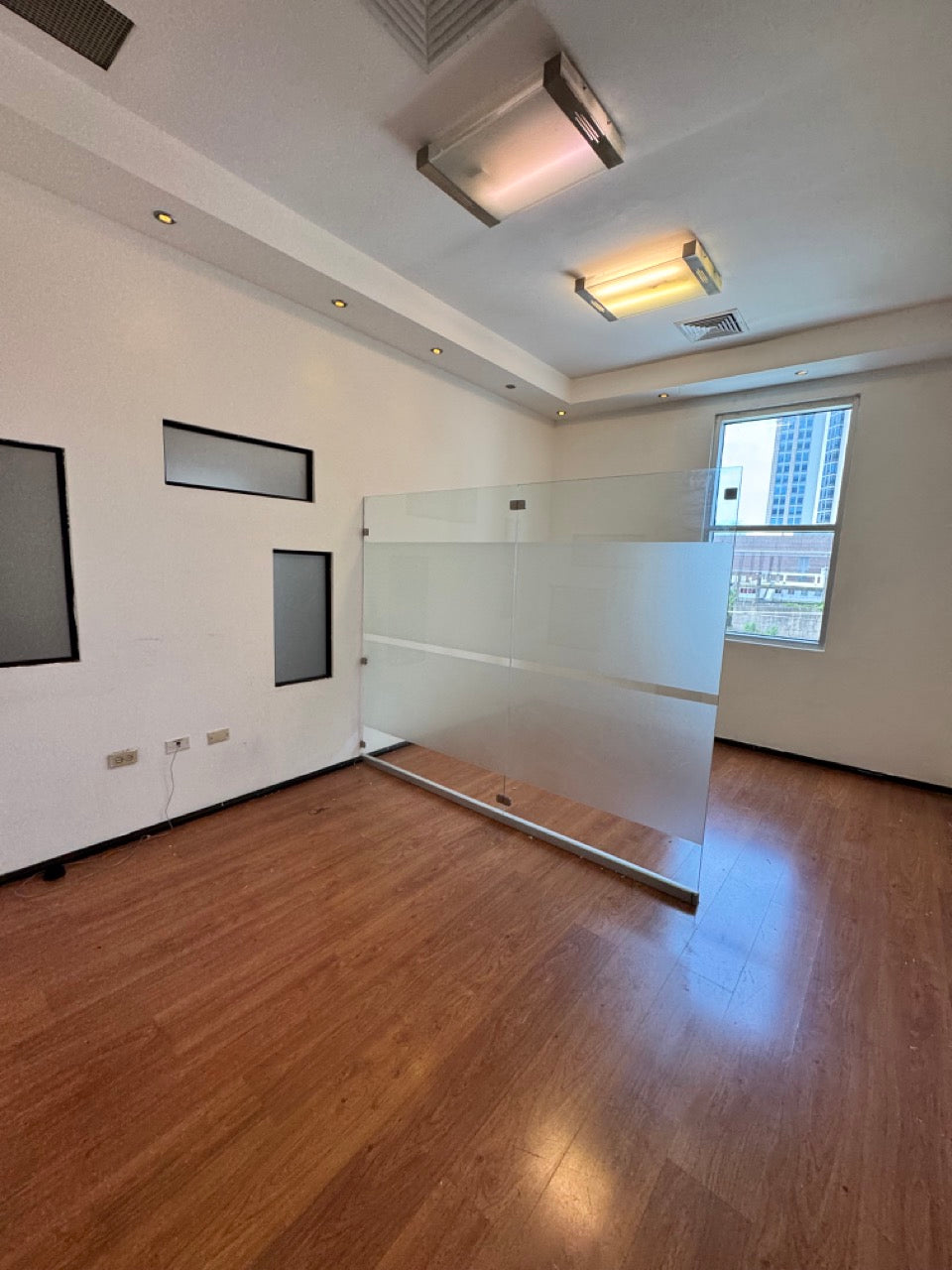 Oficinas alquiler Piantini MIII 401 Santo Domingo