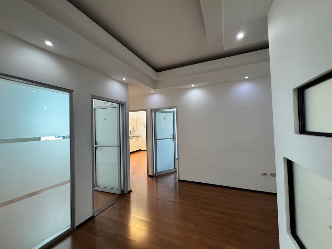 Oficinas alquiler Piantini MIII 401 Santo Domingo